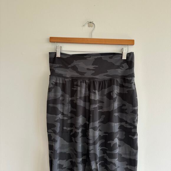 Athleta Salutation Camo Jogger Gray/Black M - Picture 4 of 8